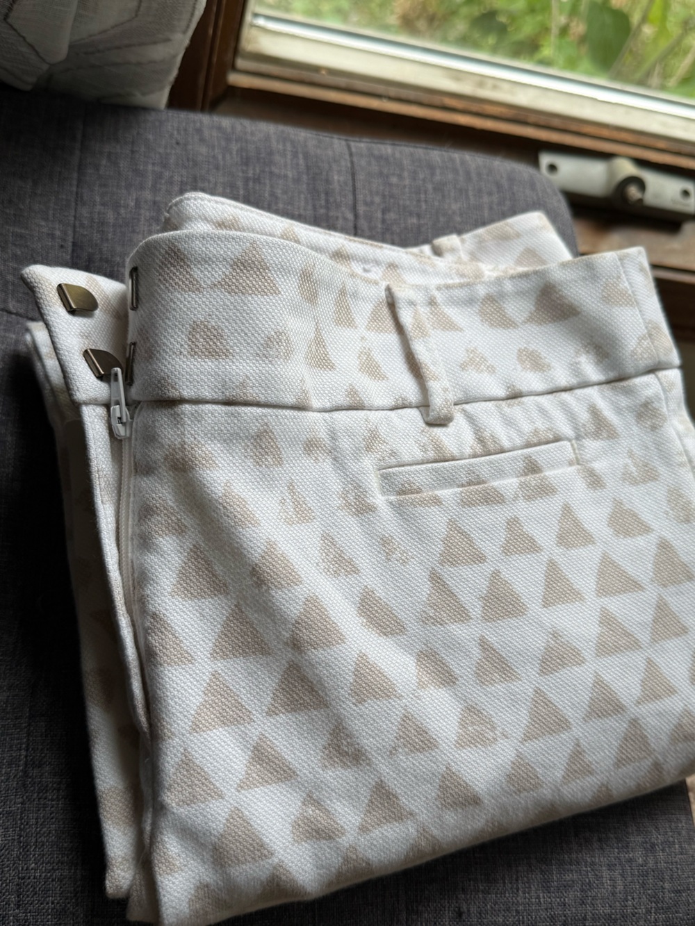 LOFT Cream & White Geometric Patterned Dress Capri “Marisa” Riviera (10p)